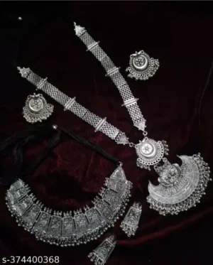 silver choker and dee